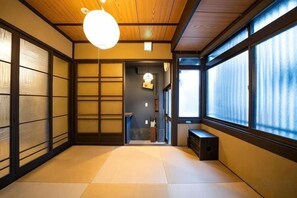Unclassified image, 4 of 13, button - KIRAKU・LITTLE HOME (Kyoto)