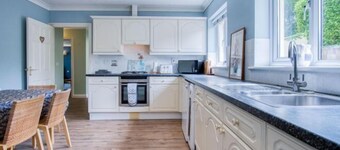 10 Warlows Meadow - 3 Bed Holiday Home - Manorbier