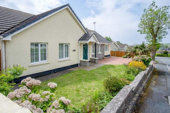 Unclassified image, 1 of 3, button - Audreys - 3 Bed Holiday Home - Manorbier (Manorbier)