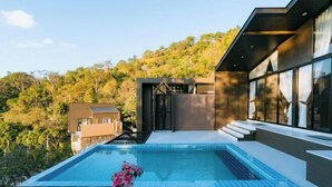 A modern house with a swimming pool, large windows, and a view of a forested hillside. - Misty Valley Doichang (Mae Suai)