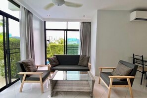 Iron/ironing board, cribs/infant beds