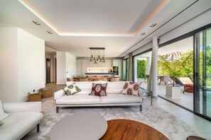 Room - All About Villa Gardenias (Marbella)