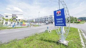 A sign for a residential complex named Taman Orkid with 28 residences. - 28 RESIDENCE-R13 (Sepang)