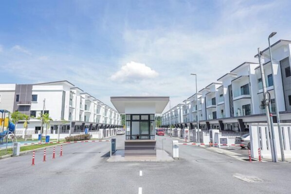 Exterior - 28 RESIDENCE-R13 (Sepang)