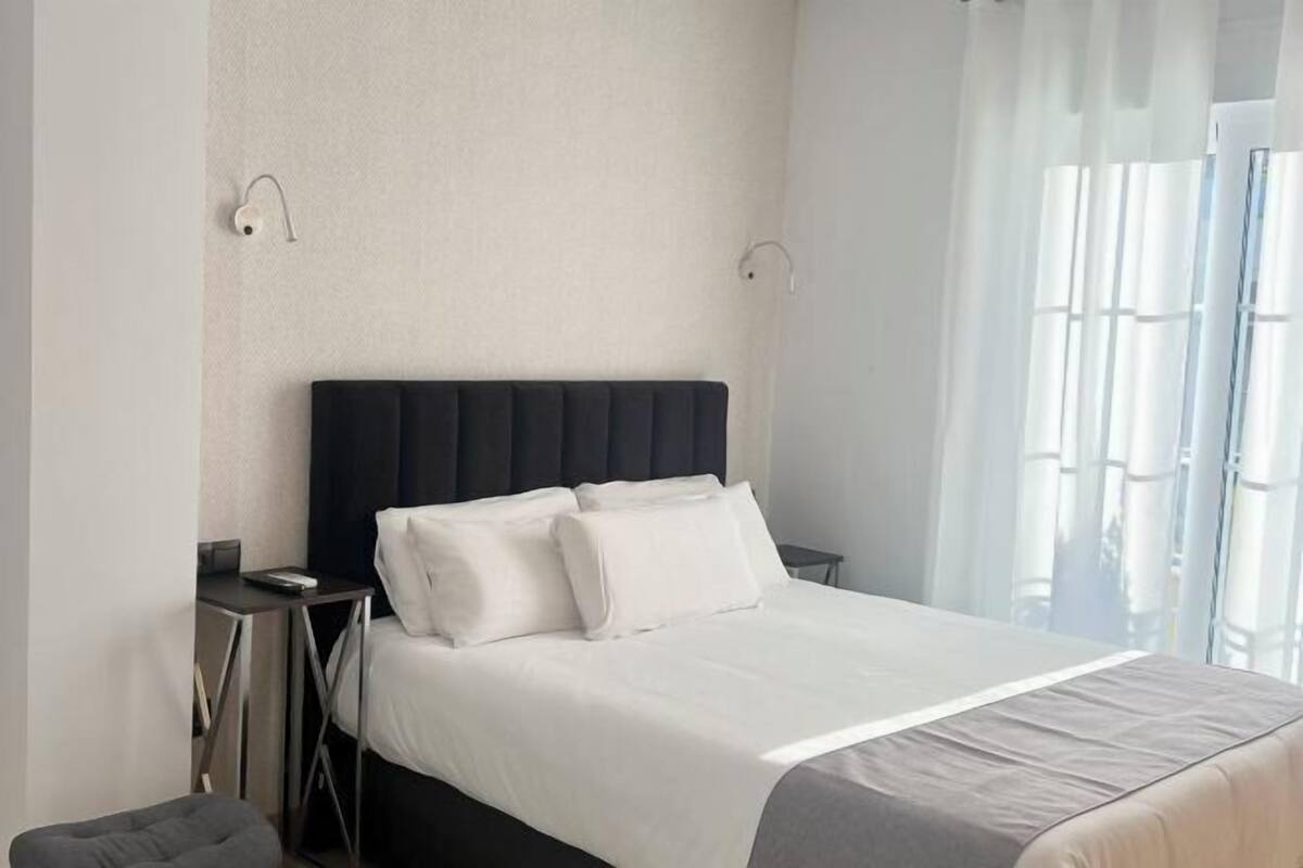 迷你吧、客房内保险箱、办公桌、熨斗/熨衣板