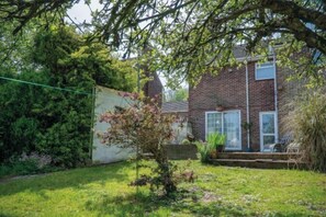 Garden - Sunderland Avenue - 2 Bedroom - Pembroke Dock (Pembroke Dock)