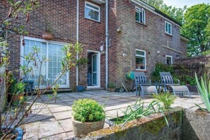 Garden - Sunderland Avenue - 2 Bedroom - Pembroke Dock (Pembroke Dock)