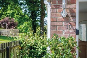 Garden - Sunderland Avenue - 2 Bedroom - Pembroke Dock (Pembroke Dock)