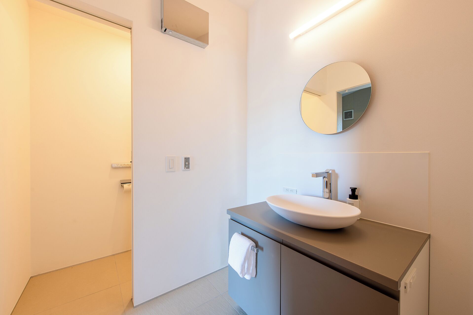 Bathroom sink