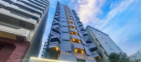Exterior. Shinjuku 11 mins Private kitchen and bathroom Up to 4 guests Newly renovated Garden villa