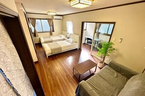 Tempat tidur bayi