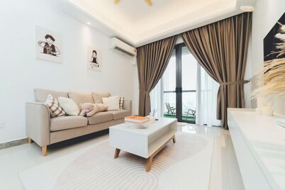 CIQ Balcony Chic Vibe 3BR RNF Princess