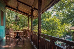Outdoor dining - Villa Kapungkur (Bali)