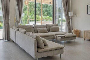 Room - Tropical Peaceful Poolside Retreat by Sea N' Rent (Koh Phangan)