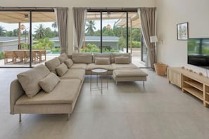 Room - Tropical Peaceful Poolside Retreat by Sea N' Rent (Koh Phangan)