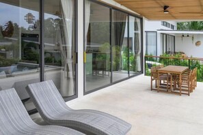 Room - Tropical Peaceful Poolside Retreat by Sea N' Rent (Koh Phangan)