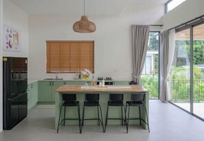 Room - Tropical Peaceful Poolside Retreat by Sea N' Rent (Koh Phangan)