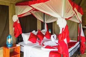 Unclassified image, 5 of 17, button - Kenzan Mara Camp (Serengeti)
