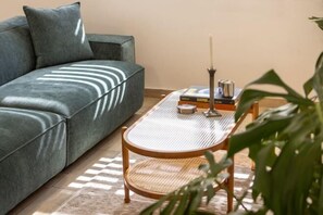 Room - Stylish 3BR Apt w Balcony 5 min Walk from Beach (Tel Aviv)