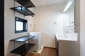 Bathroom - KAIGAN HAJIME HUB (Tokyo)
