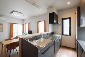 Private kitchen - KAIGAN HAJIME HUB (Tokyo)