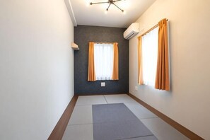 Interior - KAIGAN HAJIME HUB (Tokyo)