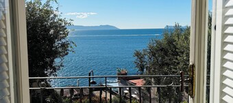 Charming Naples escape w/stunning sea views from private terrace
