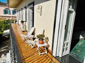 Terrace/patio - Charming Naples escape w/stunning sea views from private terrace (Napoli)