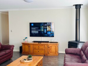 Smart TV, fireplace, DVD player, table tennis