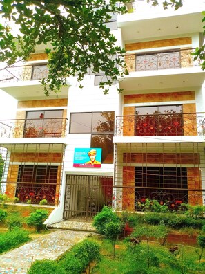 Front of property - Joleswori Resort (Sreepur)