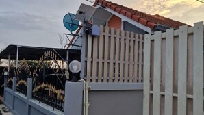 A gated area with a satellite dish, a fan, and a tiled roof. - Bluepool Villa Pattaya (Sattahip)