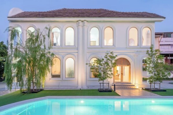 Kolam renang outdoor