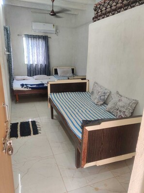 Family Room, Air conditioning | Desk, laptop workspace, rollaway beds, free WiFi - Mahakali Bhavan Homestay (Dwarka)