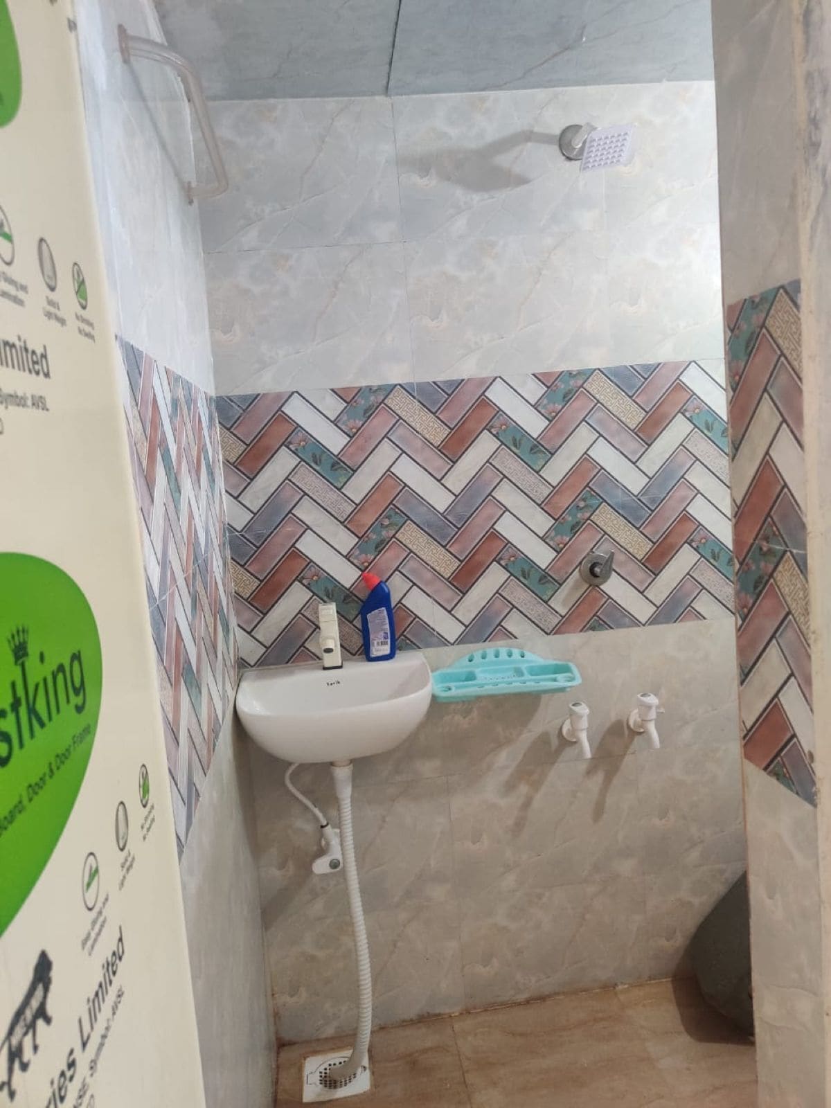 淋浴設備、名牌盥洗用品、毛巾、肥皂