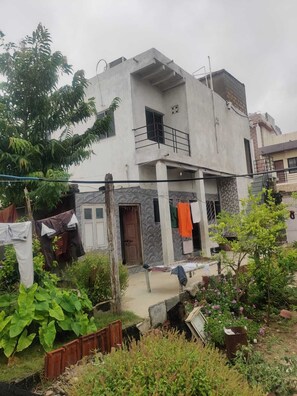 Front of property - Mahakali Bhavan Homestay (Dwarka)