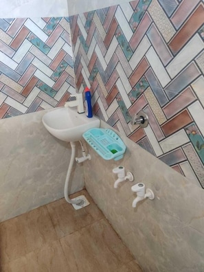 Shower, designer toiletries, towels, soap