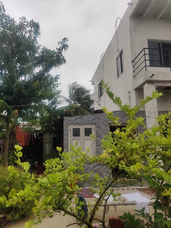 Garden - Mahakali Bhavan Homestay (Dwarka)