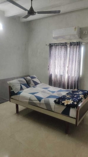 Double Room, Air conditioning | Desk, laptop workspace, rollaway beds, free WiFi