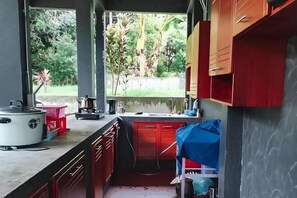 Private kitchen - 66 Baanaisuan (Than To)