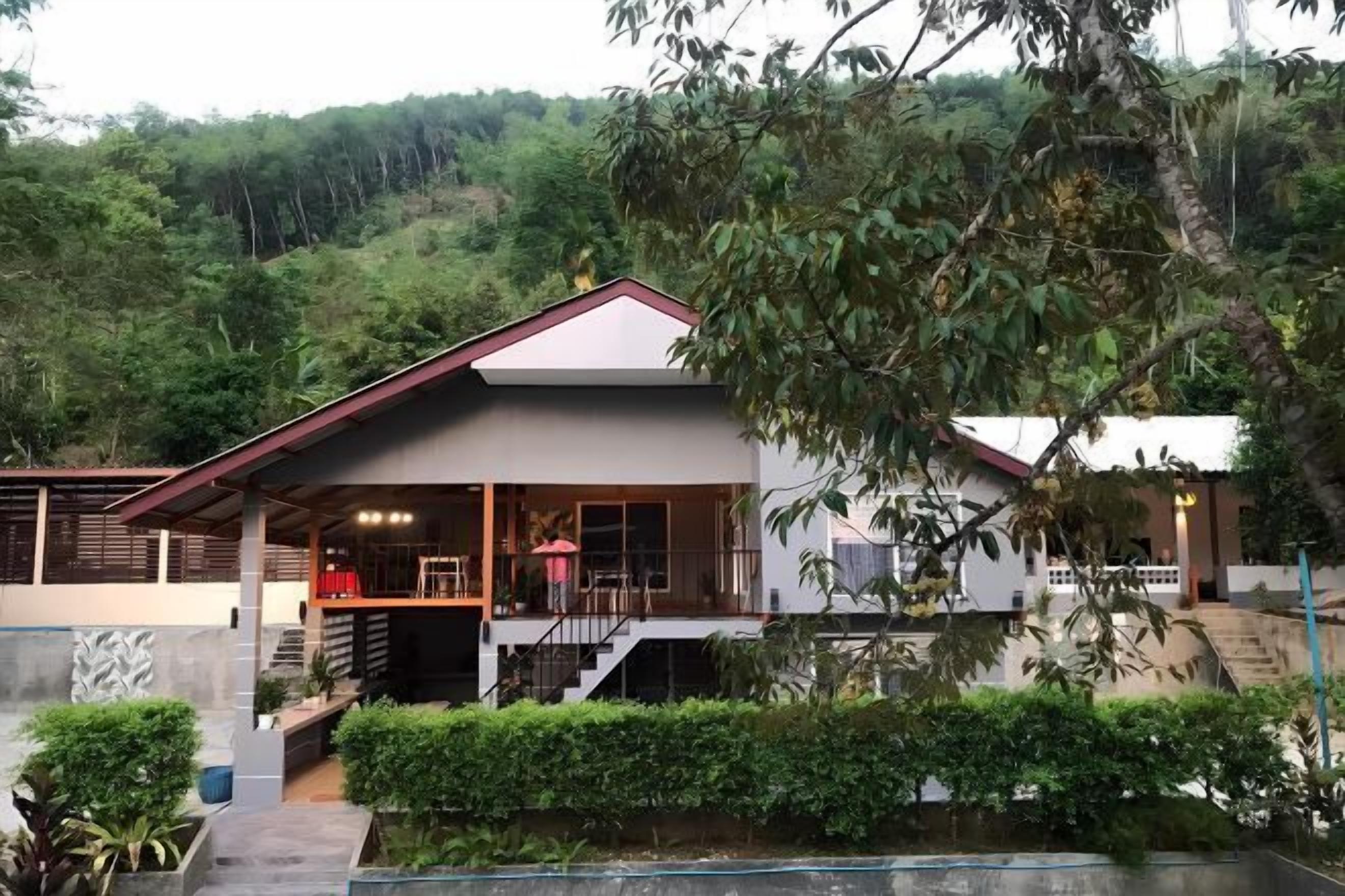 المنشأة من الخارج