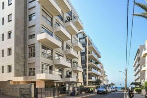 เตารีด/โต๊ะ  รีดผ้า