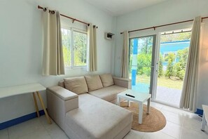 Room - Deniz’s Temple Light (Koh Phangan)