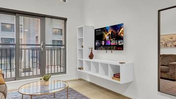 Télévision, cheminée