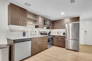 電子レンジ、オーブン、コンロ、食器洗い機