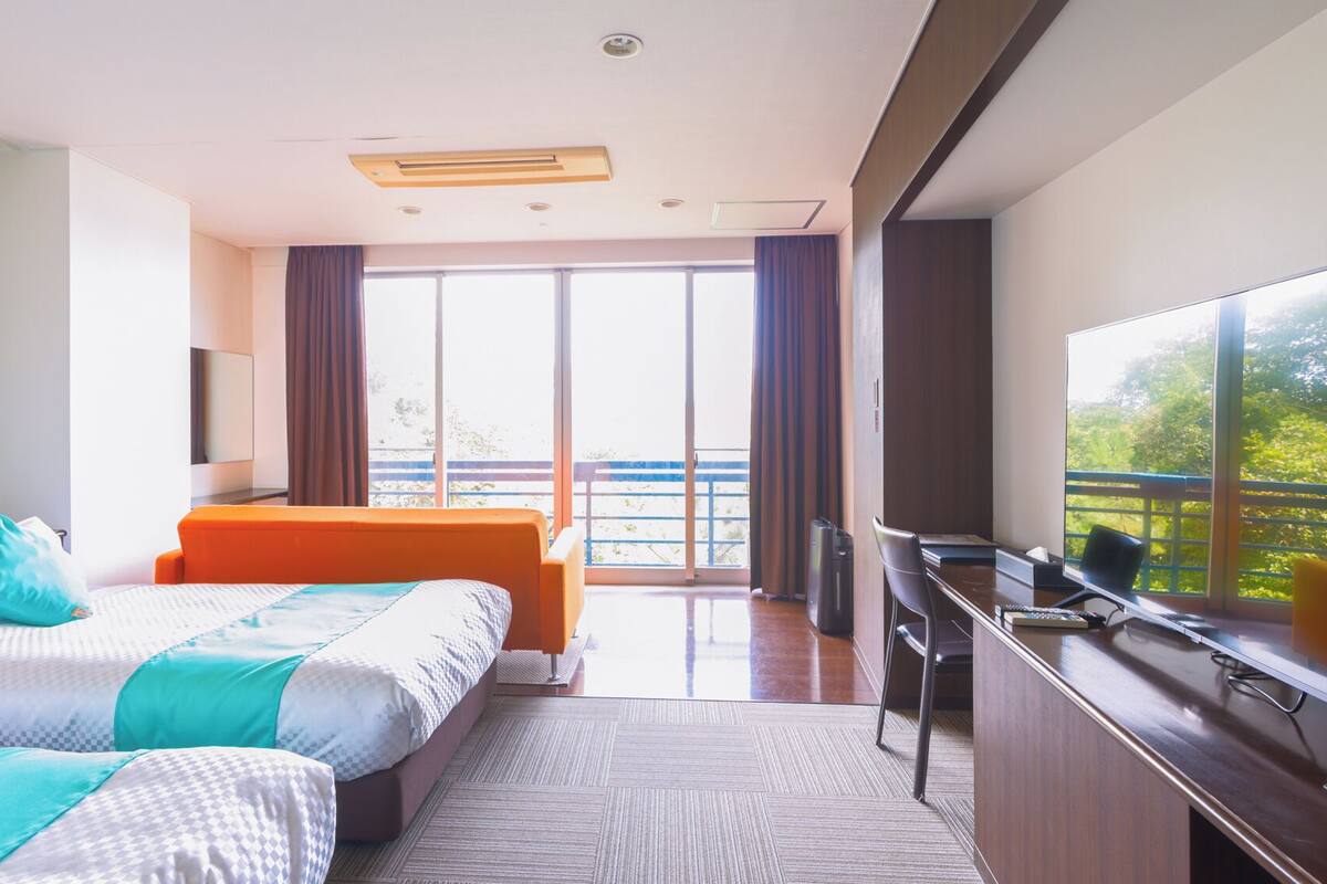 Habitación con 2 camas individuales | Wifi gratis y ropa de cama 