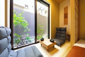 Room - EI・RIN (Osaka)