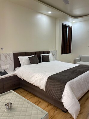 Iron/ironing board, free WiFi - MANGLAM INN (Lucknow)