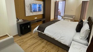 Superior Double Room - MANGLAM INN (Lucknow)