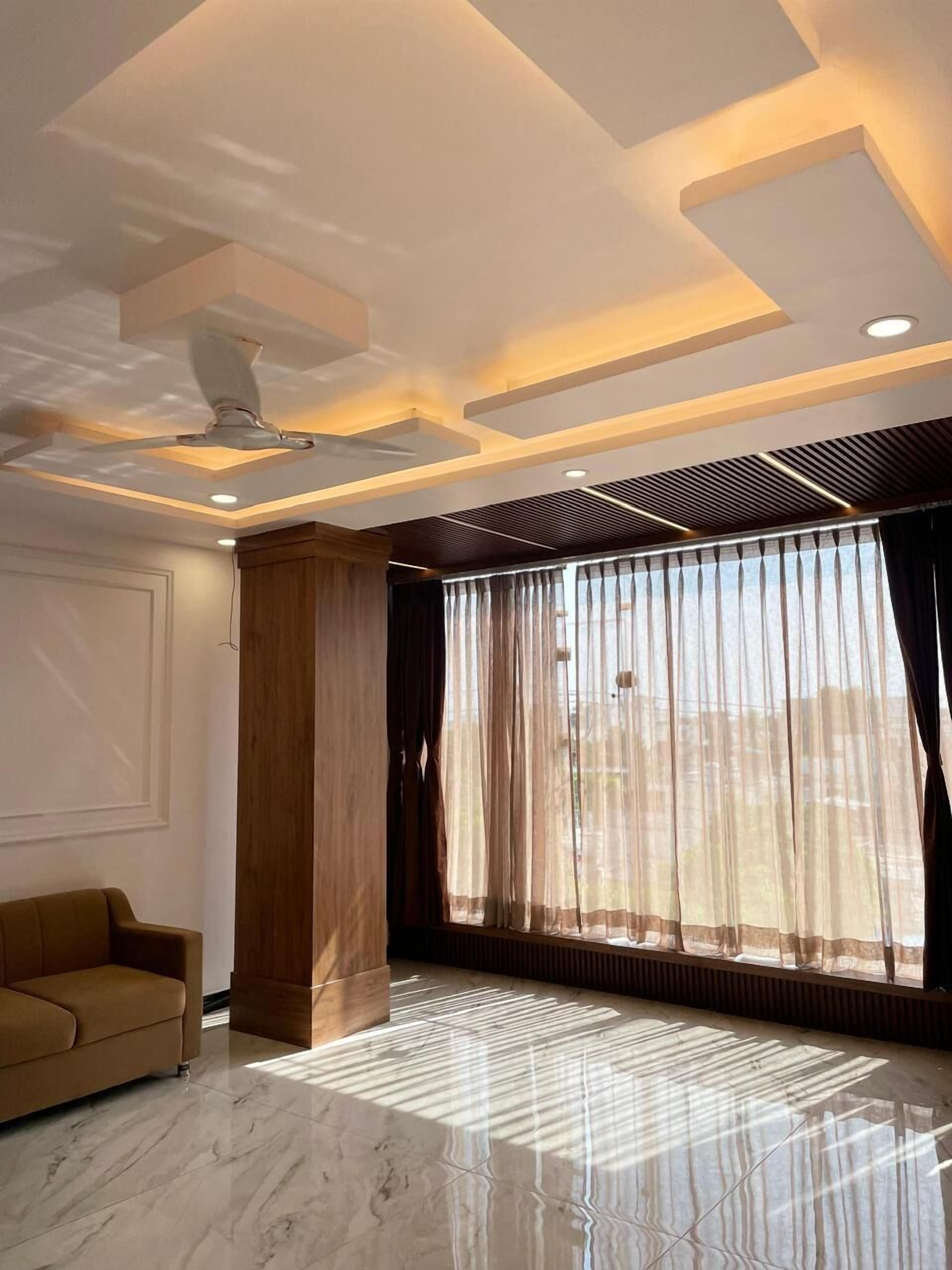 Family Room | Iron/ironing board, free WiFi