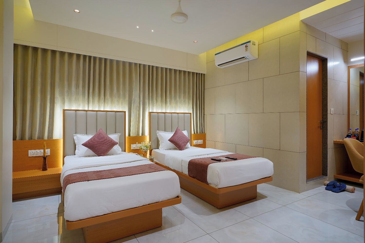 Executive Room | Desk